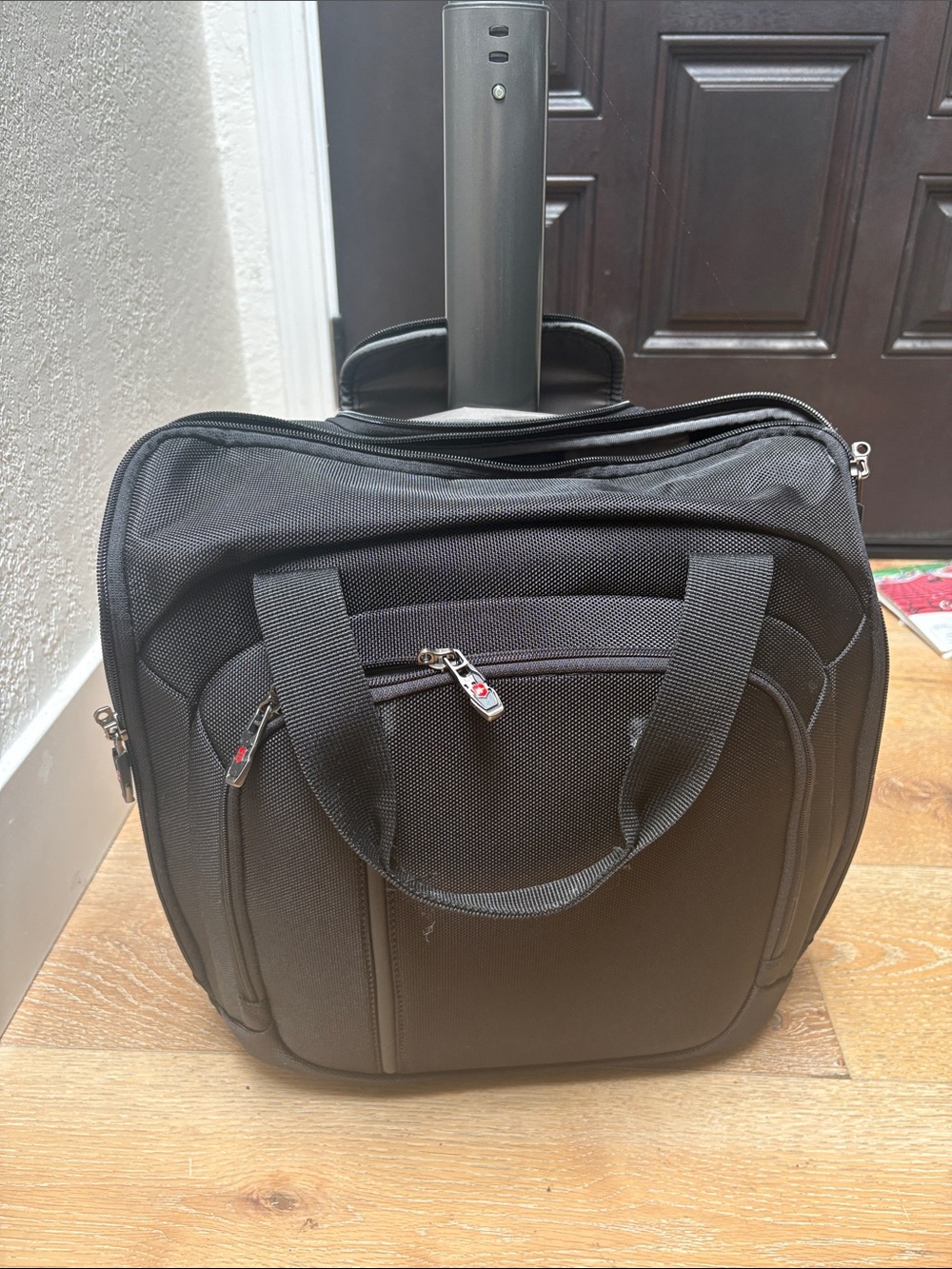 Victorinox Swiss army Black Travel super light Roller Bag - Professional Carry